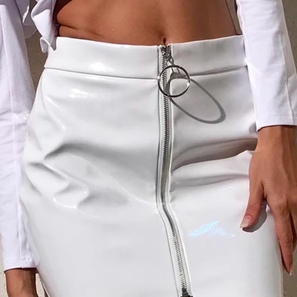 White Faux Leather Zipper Front Mini Skirt NWT - Picture 2 of 6